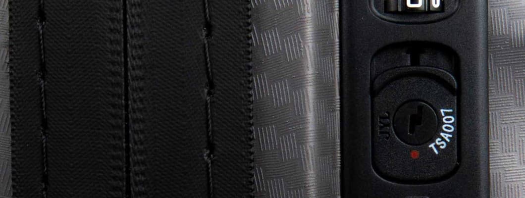 Какво е TSA заключване за куфар и защо то е по-добро от обикновените катинари за куфар?